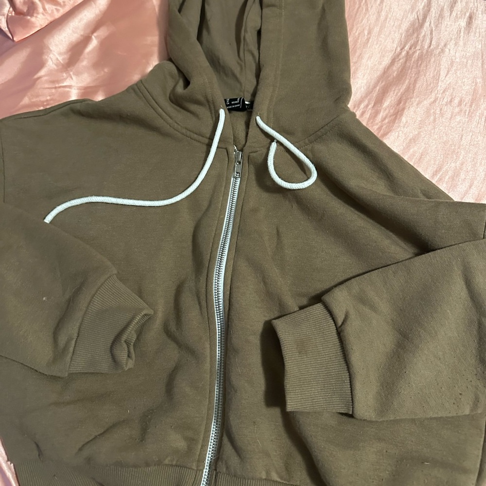 Forever 21  cropped zip up